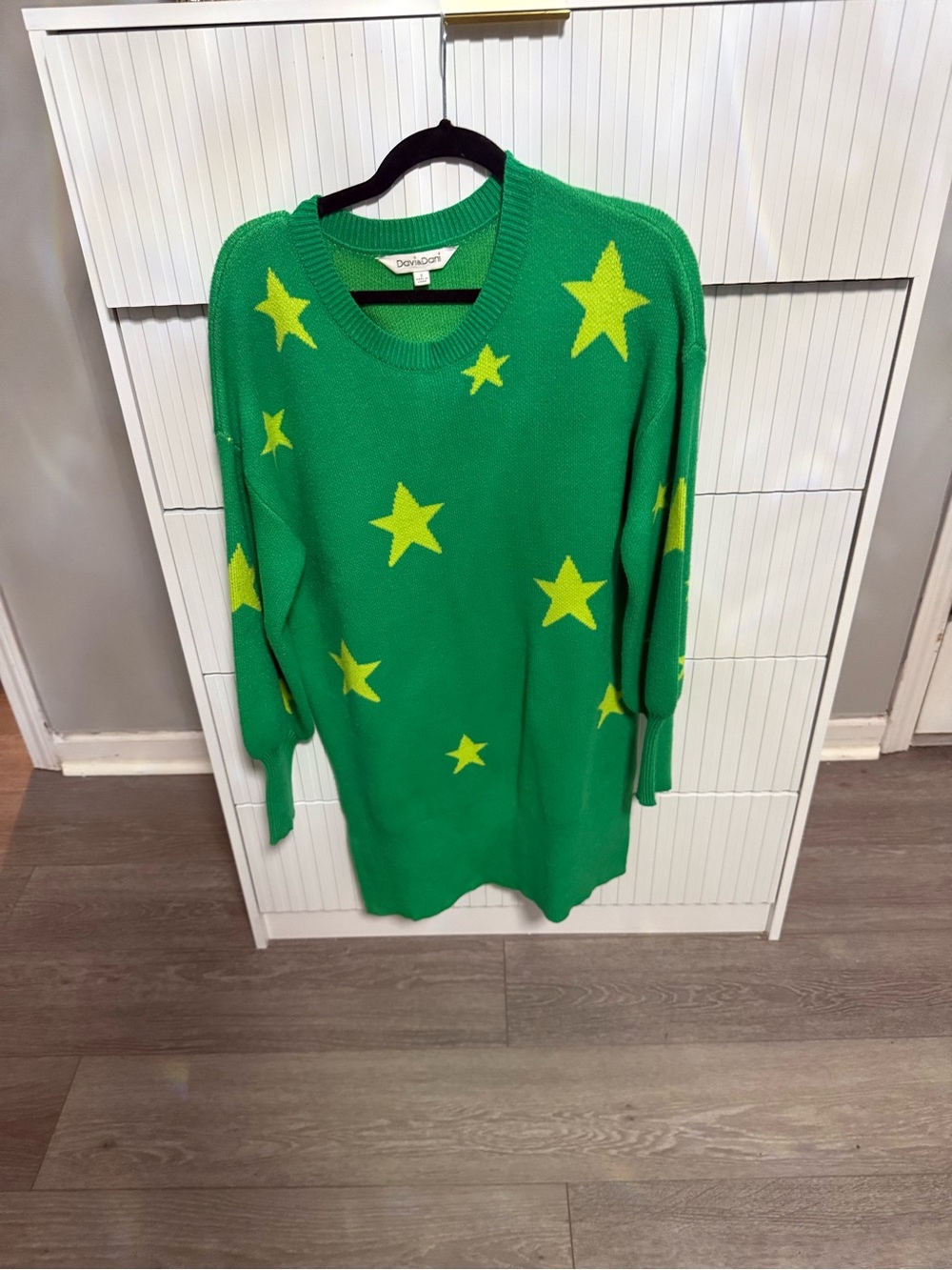 DAVI & DANI Green Crewneck Sweater with Yellow Star Motif